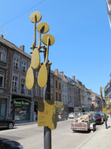 Ã‰Ã©n van de borden in de Rue Adolphe Sax. Dit bord gaat over de Altsaxofoon.